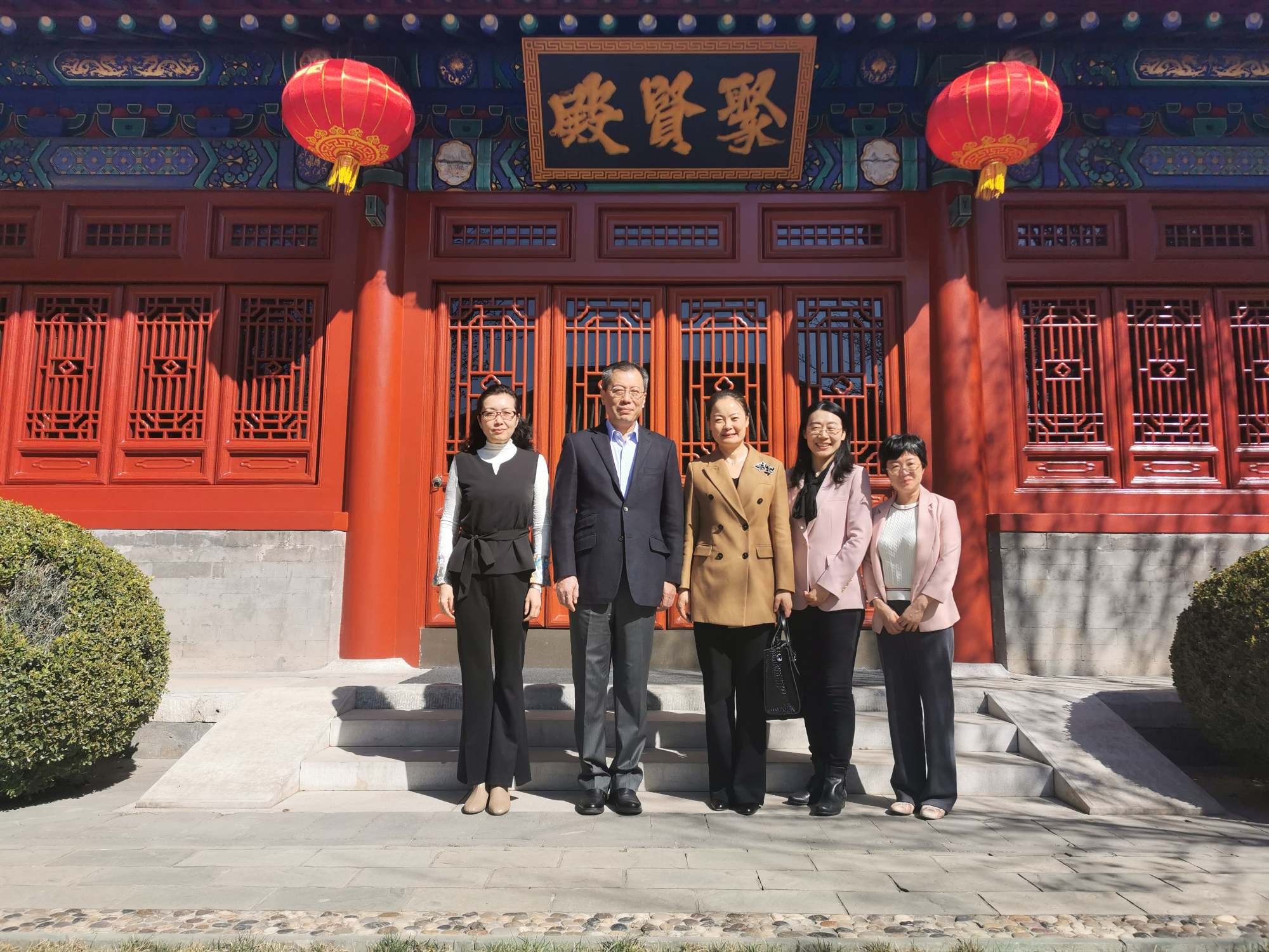 杨涛副会长会见上海合作组织副秘书长朴扬帆